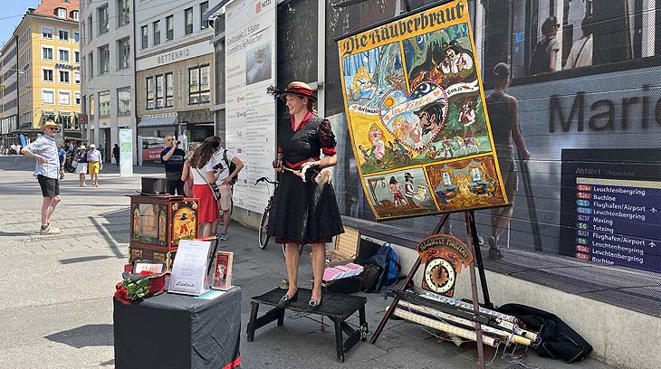 Auch in der  Weinstraße / Theatinerstaße wurde einiges beim Stadtgründungsfest geboten (©Foto. Martin Schmitz)